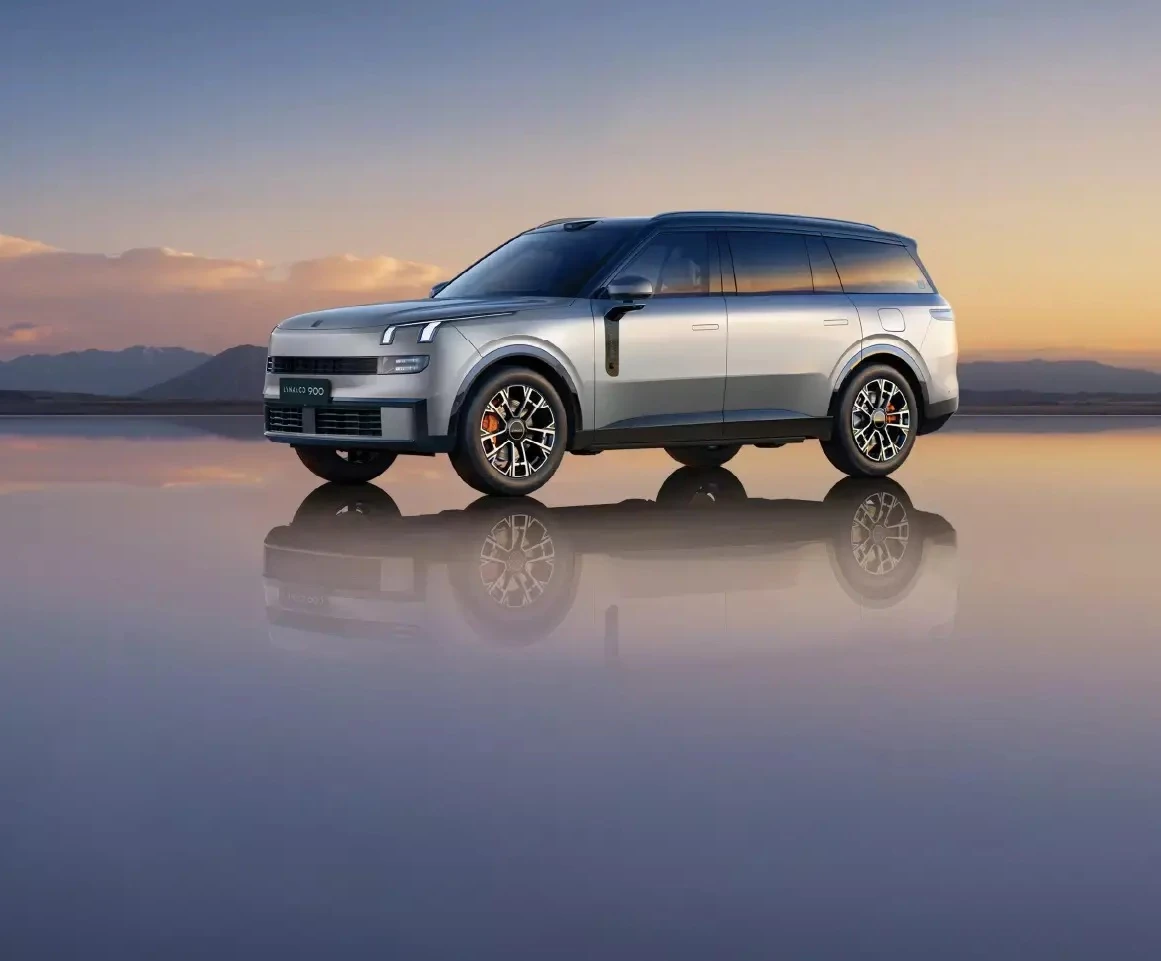 Lynk & Co 900